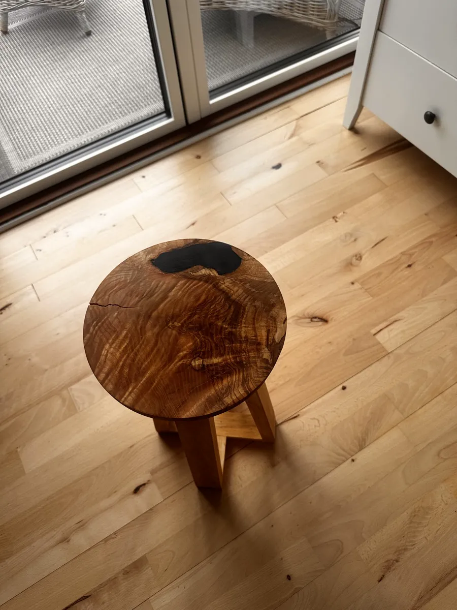 Olivenaske Resin Skammel